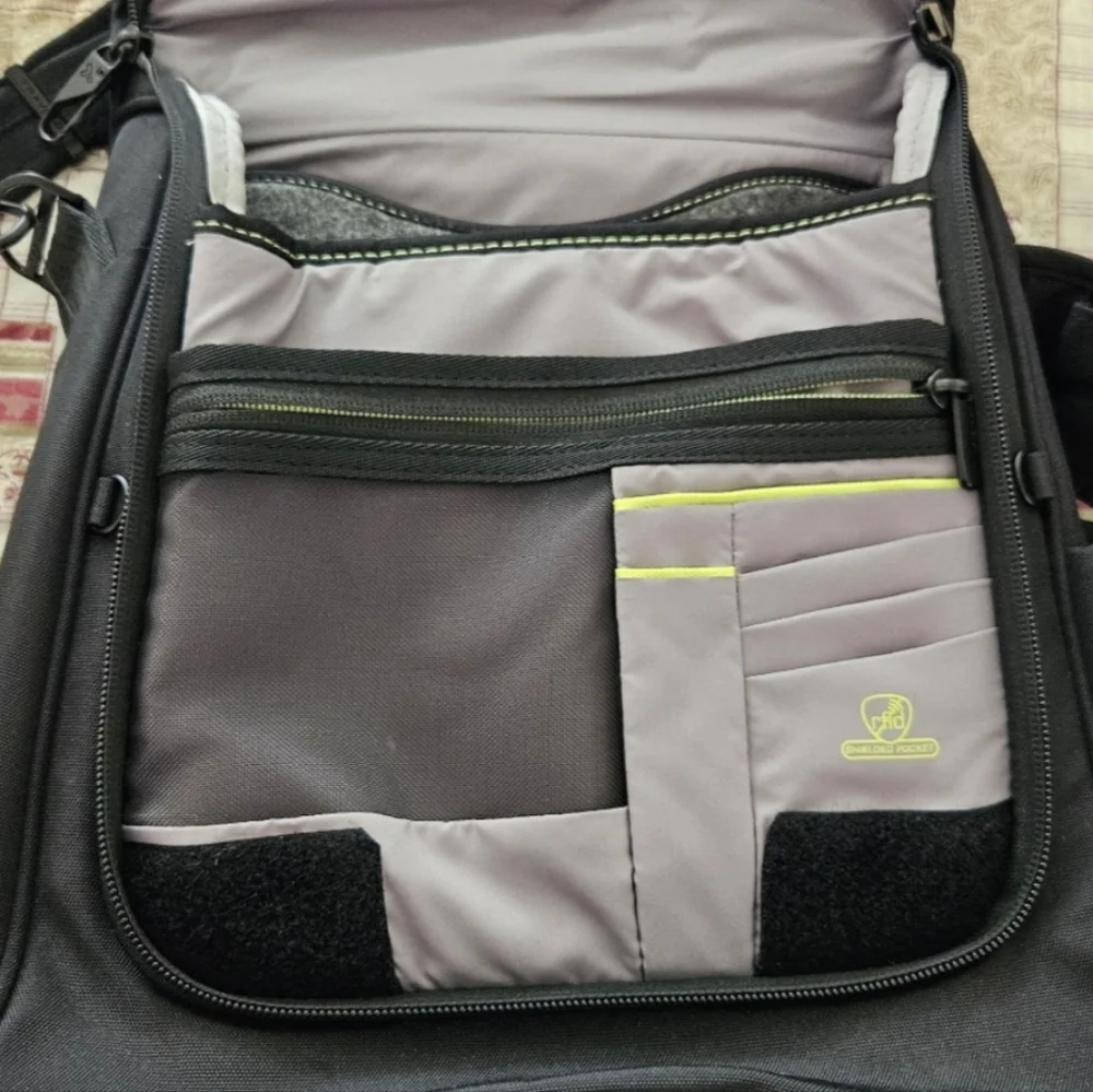 Travelon Travel Anti-Theft Crossbody Messenger Bag Unisex